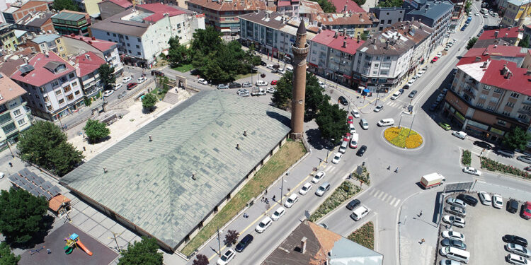 Tarihi Ulu Cami'nin kayıp yazıları 'bisküviden' çıktı