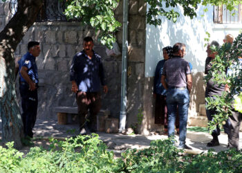 Tartıştığı kardeşini tabanca ile vurdu