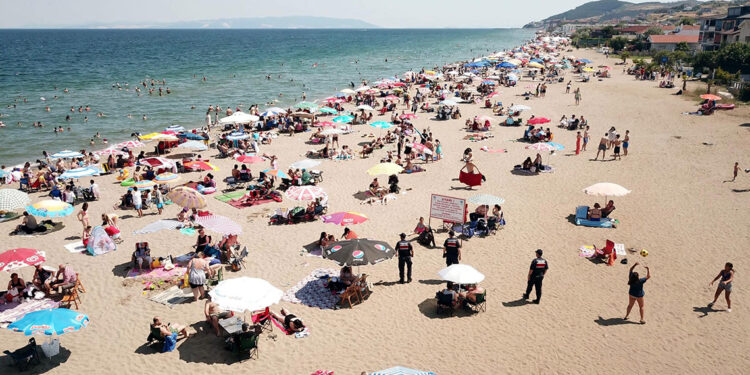 Tekirdağ'daki plajlar bayramın son gününde de doldu