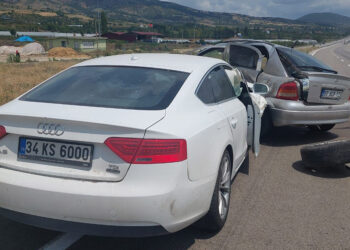 Tokat'ta 2 otomobil kavşakta çarpıştı: 1 ölü, 6 yaralı