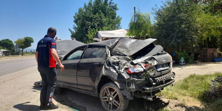 Tokat'ta cip takla attı: 3 yaralı