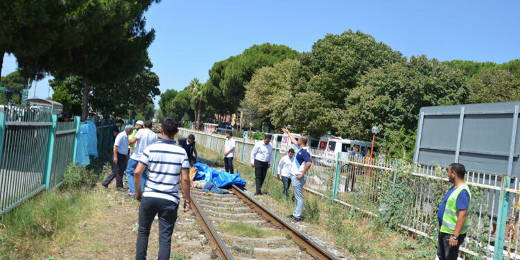 Trenin çarptığı işitme engelli öldü