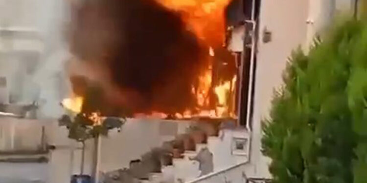 Tuzla'da tekstil atölyesi alev alev yandı