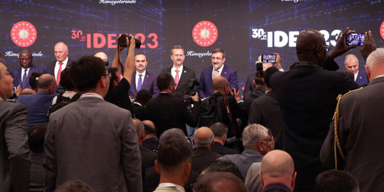 Uluslararası Savunma Sanayii Fuarı kapılarını açtı 