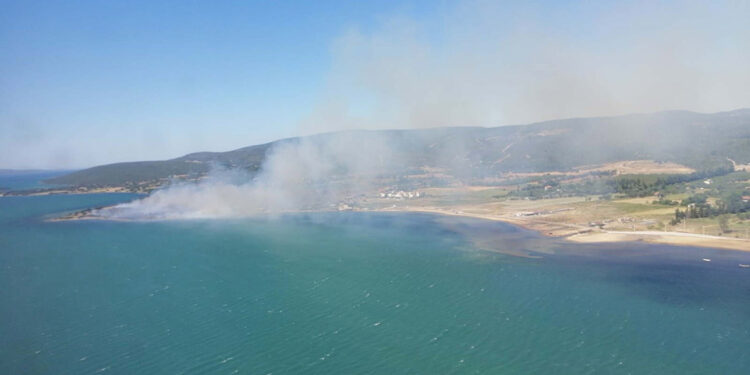Urla'da maki yangını büyümeden söndürüldü