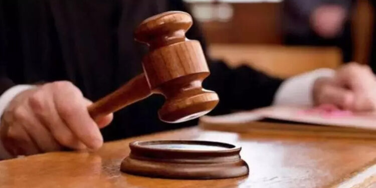 Üvey baba istismarına 15 yıl hapis