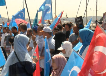 Uygur Türkleri Elişku katliamını protesto etti