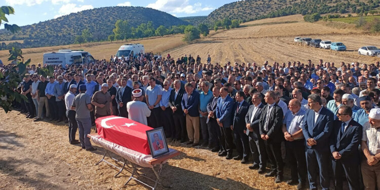 Yargıtay üyesi Mustafa Artuç, Tokat'ta toprağa verildi