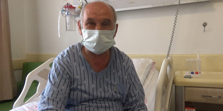 Yeğenine böbreğini bağışladı