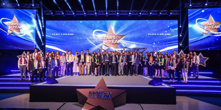 Yıldız Holding ‘Senenin Yıldızları”nı ödüllendirdi 