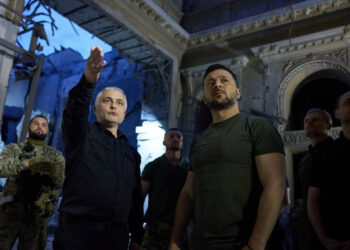 Zelenski, saldırıda hasar gören katedrali ziyaret etti