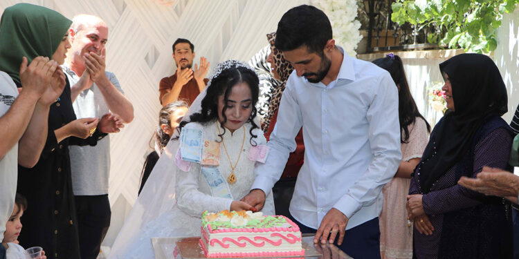 Zihinsel engelli Elif'in düğün hayali gerçek oldu  