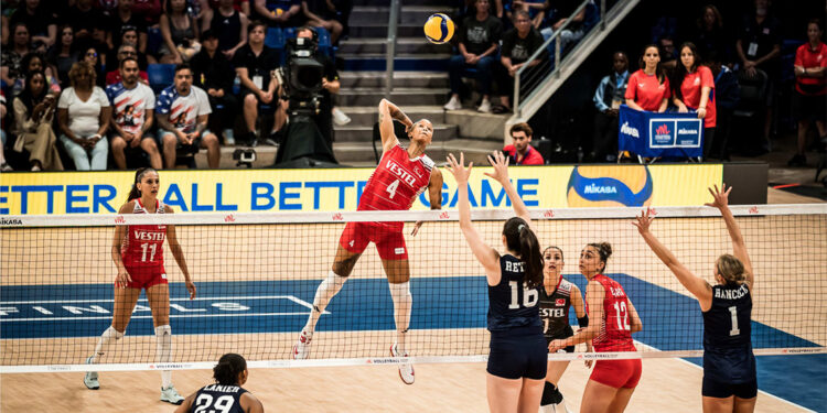 A Milli Kadın Voleybol Takımı finale yükseldi