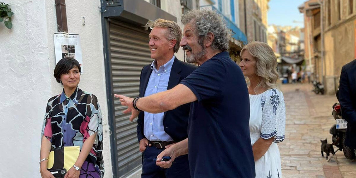 ABD Ankara Büyükelçisi Jeffry Flake ve eşi Yahudi mahallesini gezdi