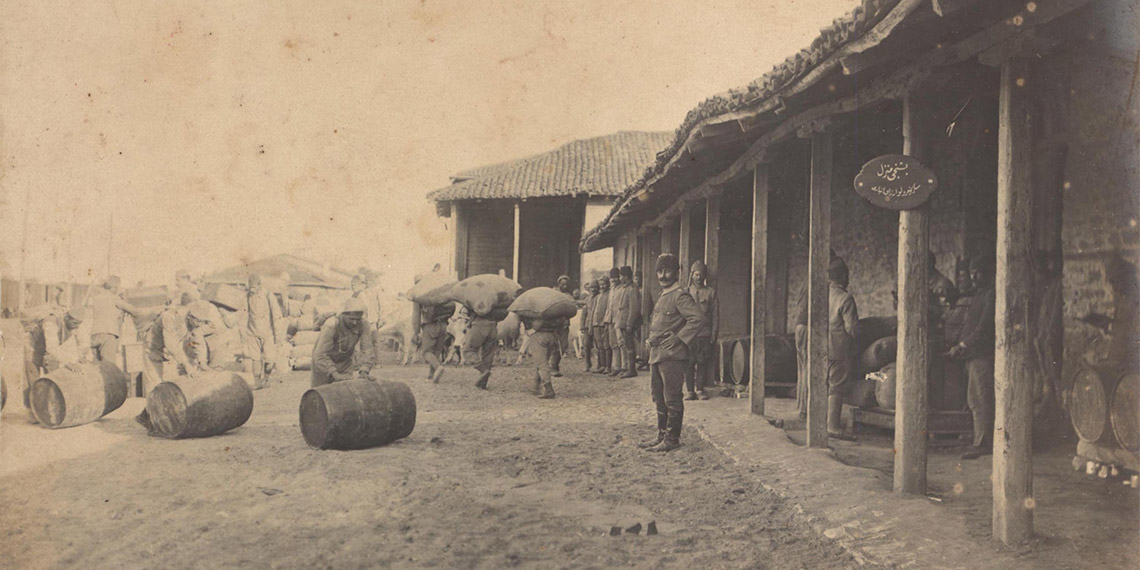 Çanakkale Onsekiz Mart Üniversitesi (ÇOMÜ) Atatürk ve Çanakkale Savaşlarını Araştırma Merkezi (AÇASAM) Müdür Yardımcısı Öğretim Görevlisi İsmail Sabah, arşiv belgelerindeki araştırmasında, savaşta askerlerin beslenmesiyle ilgili, çeşitli zamanlarda sosyal medyada paylaşılan üzüm hoşaflı Çanakkale Menüsü'nün yanlış olduğunu belirledi.