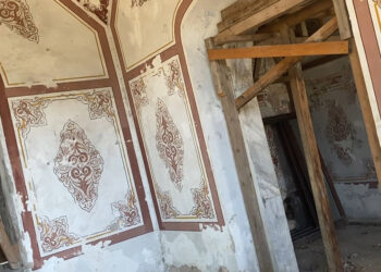 174 yıllık Adile Sultan Türbesi'nde çökme tehlikesi