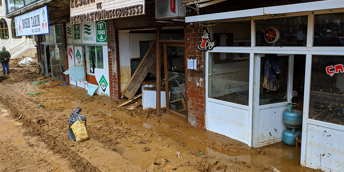 RTEÜ Ekoloji ve Ekosistem Uzmanı Prof. Dr. Turan Yüksek, “Rize'de afet değeri en yüksek olan ay, temmuz ayıdır. Ölümcül olayların yüzde 67’lik kesimi bu ayda meydana geliyor" dedi.