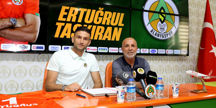 Alanyaspor kaleci Ertuğrul Taşkıran ile anlaştı