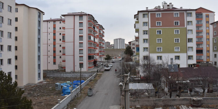 Almanya'dan oğlum gelecek sözü kiracıyı çıkarmaya yetmeyecek