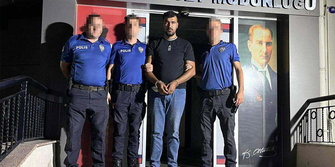 Annesini öldürdü tehdit ettiği sevgilisinin evinde yakalandı