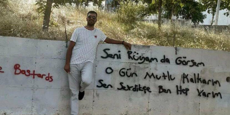 Annesini öldürdü tehdit ettiği sevgilisinin evinde yakalandı