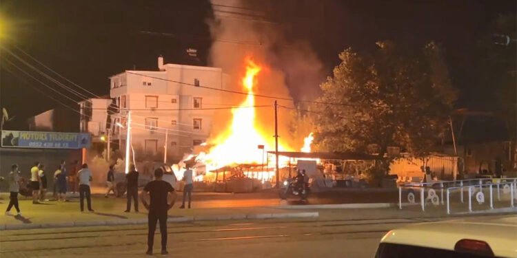 Antalya'da mermer atölyesinde yangın