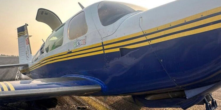 Arızalanan uçak gövde üstüne iniş yaptı