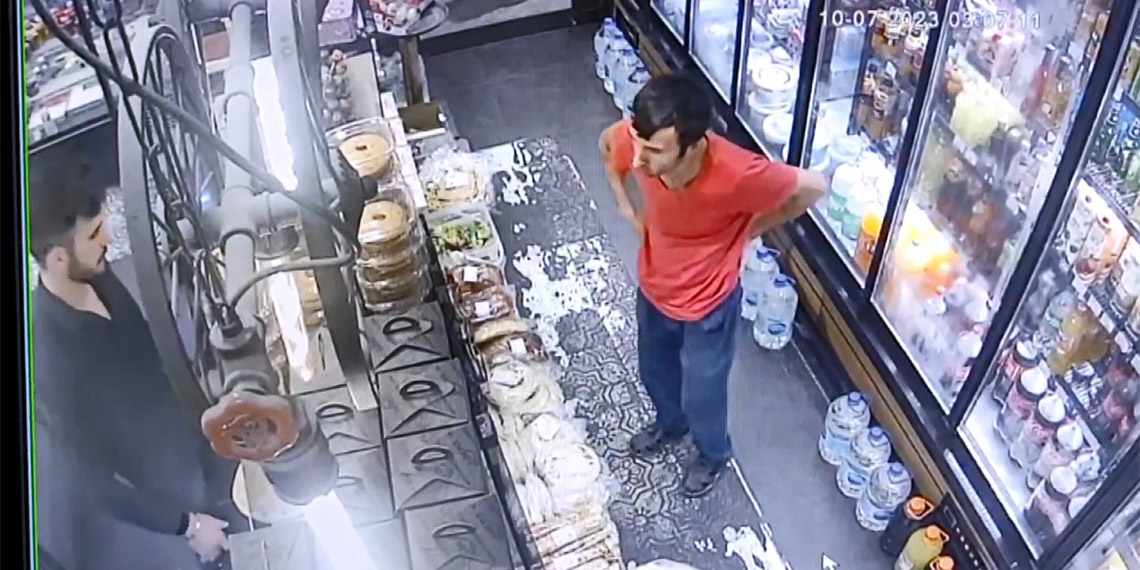 Avcılar'da evlilik hazırlığı yapan genç gece saatlerinde çıktığı evine bir daha dönmedi. Ailesi 9 gündür kayıp olan Ramazan Altın için endişelenirken, kaybolduğu pazartesi akşamı mahalledeki bir pastaneden simit aldığı son görüntüleri kameralara yansıdı.