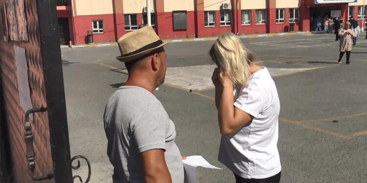 İki kadın aday Avcılar'da KPSS'ye giremedi