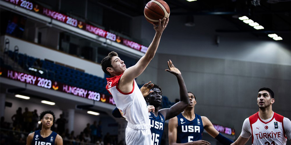 Gençlik ve Spor Bakanı Dr. Osman Aşkın Bak, Macaristan'da düzenlenen Basketbol FIBA 19 Yaş Altı Erkekler Dünya Kupası'nın 3'üncülük maçında karşılaştığı Amerika Birleşik Devletleri'ni yenerek bronz madalya kazanan Türkiye 19 Yaş Altı Erkek Basketbol Milli Takımı'nı tebrik etti.