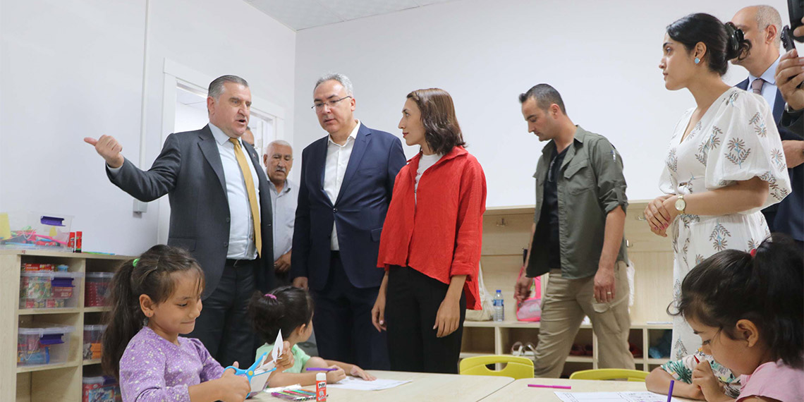 Gençlik ve Spor Bakanı Osman Aşkın Bak, "Gençlerimizin ve çocuklarımızın talebi olan, hasar gören spor salonunun yenisini yapacağız. Deprem bölgelerinde yurtlarımızı sağlamlaştırmanın yanı sıra yeni yurtlar yapacağız" dedi.