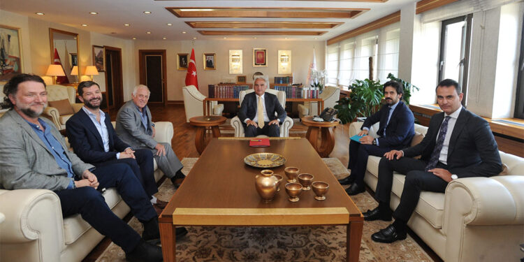 Bakan Ersoy James Brock ile bir araya geldi