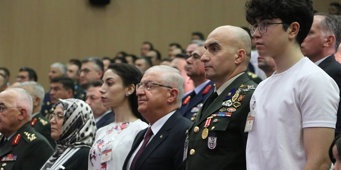 Milli Savunma Bakanı Yaşar Güler, "Büyük ve güçlü Türkiye yolunda FETÖ ile mücadeleye azim ve kararlılıkla devam ediyoruz. Nitekim, bugüne kadar Türk Silahlı Kuvvetleri’nden 24 bin 195 şahıs ihraç edilmiş, 2 bin 542 emekli şahsın da rütbesi geri alınmıştır" dedi.