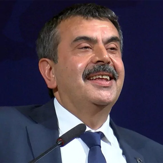 Chp kadın kolları genel başkanı aylin nazlıaka'dan bakan tekin'e tepki; türkiye laik bir ülkedir, karma eğitim tartışmaya açılamaz.