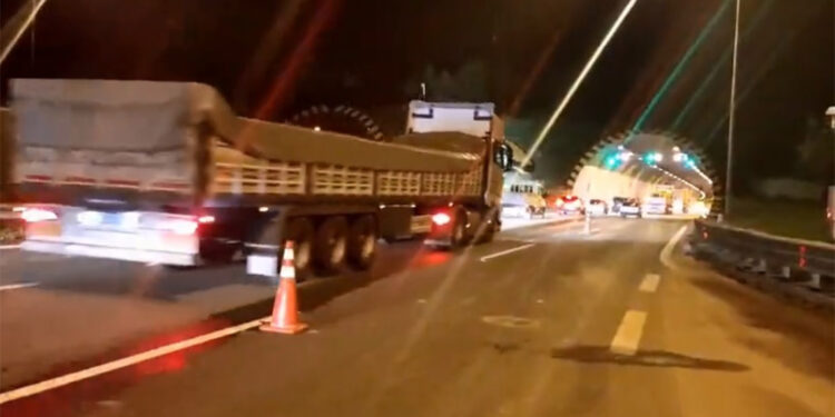 Bolu Dağı Tüneli'nin İstanbul yönü trafiğe açıldı