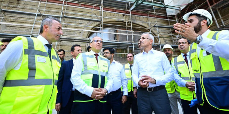 Tarihi Haydarpaşa Garı'nda inceleme