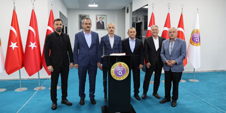 Ulaştırma ve Altyapı Bakanı Abdulkadir Uraloğlu, Ordu'da 351 iş yeri, 32 konut ve 35 aracın selden etkilendiğini belirtti.