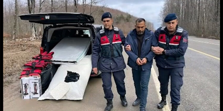 18 göçmen kaçakçısı yakalandı