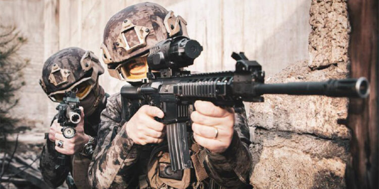 Son 2 ayda FETÖ'ye 905 operasyon düzenlendi