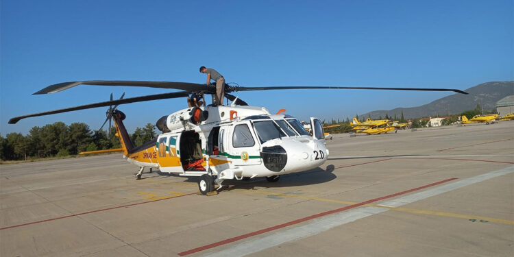Yunanistan'daki orman yangınlarına müdahale eden ekibe övgü