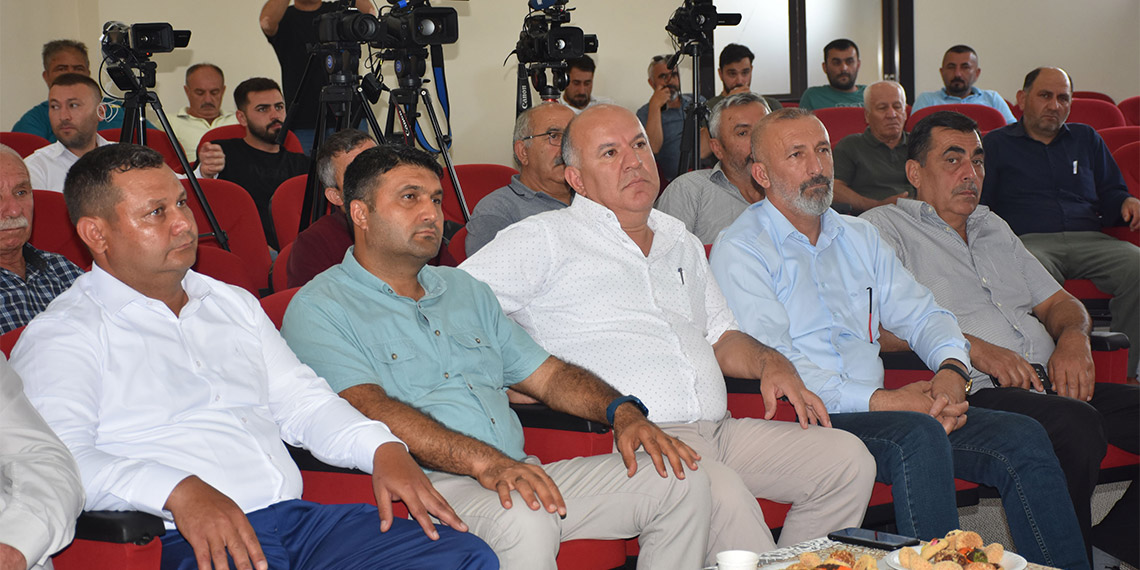 Türkiye Arı Yetiştiricileri Merkez Birliği (TAB) Başkanı Ziya Şahin, 1 kilo balın maliyetinin 127 lira olduğunu açıkladı. Şahin, balın özellikle marketlerde yüksek fiyattan satıldığını belirterek, Ticaret Bakanlığı'na denetim konusunda çağrı yaptı.