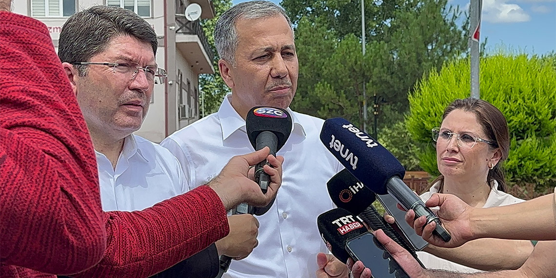 Bartın'da sağanak nedeniyle Bartın Irmağı'ndan taşan su, sabah saatlerinde itibaren çekilmeye başladı. Bölgedeki son durum, havadan görüntülendi.