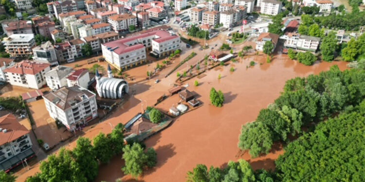 Bartın Irmağı'ndan taşan su çekiliyor