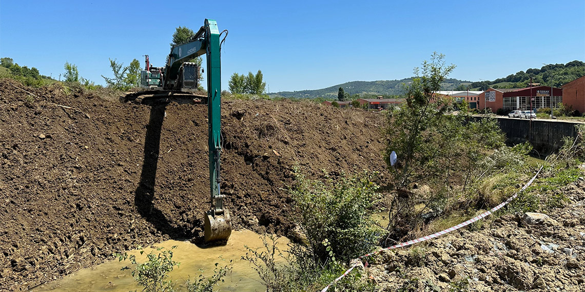 Bartın’da 9 Temmuz’da meydana gelen sel felaketinde en çok hasar gören Atılım Sanayi Sitesi'nin yanındaki derede, Devlet Su İşleri (DSİ) ekipleri ıslah çalışmalarına başladı. 