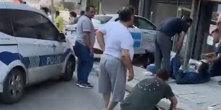 Başakşehir'de ehliyetsiz sürücü 4 kişiye çarptı