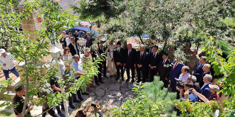 Başbağlar köyünde PKK'lıların katlettiği 33 kişi anıldı