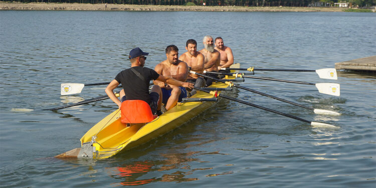 Başpehlivanlar Recep Kara, Abdullah Güngör, Salih Erinç ve Atilla Güzel, Kırkpınar'dan önce Meriç Nehri'nde kürek çekip, ter attı.