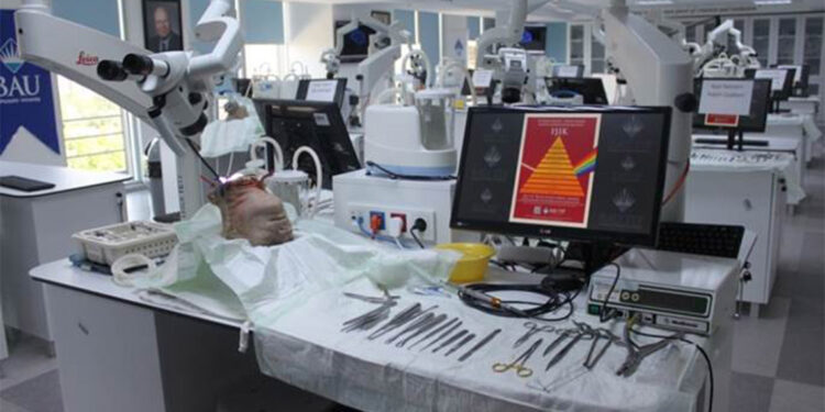 BAU Tıp'tan öğrencilere Bilim Eğitimi Destek Fonu