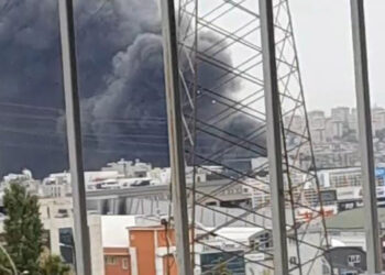 Beylikdüzü'nde sanayi sitesinde yangın