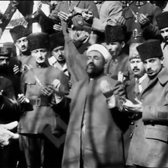 Şehit Tayyare Binbaşı Fazıl Bey'in cenaze görüntüleri ortaya çıktı